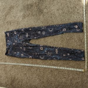 Eagle Rock Werkshop featherlight leggings.